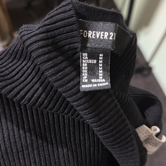 Forever 21 Long Sleeve Black Wrap Top W/Deep V - Size Medium - Picture 4 of 5